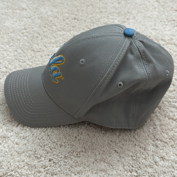 UCLA HAT 🧢 - Picture 2 of 6